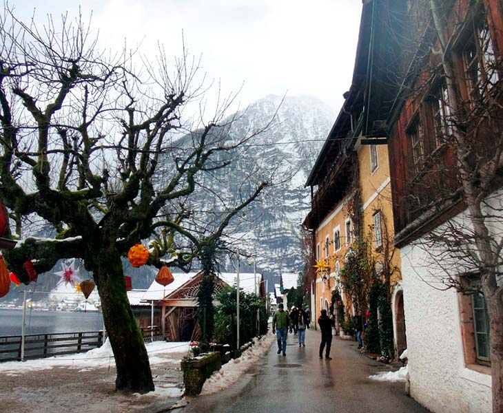 Exemplo da beleza de Hallstatt no inverno, com neve.