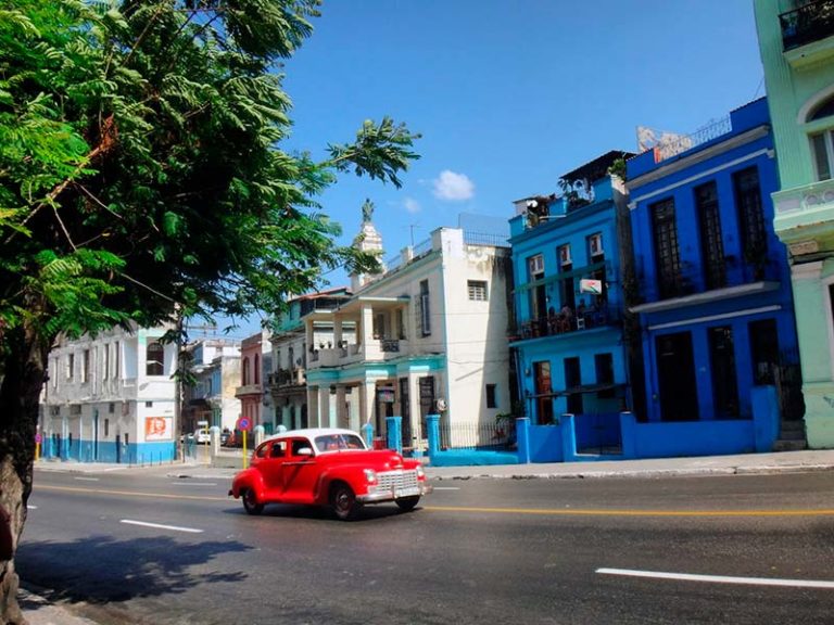 Exemplo de carro antigo em Havana