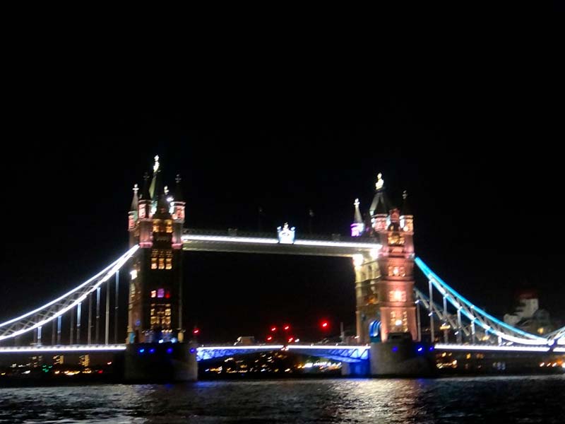 Tower Bridge: um dos principaos pontos turísticos de Londres