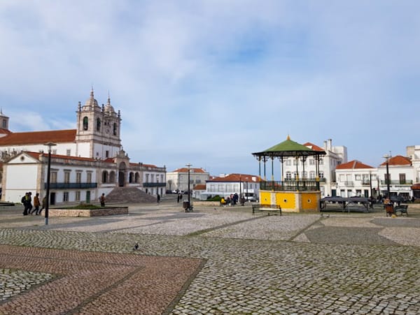 Largo de Nossa Senhora da Nazaré, visitado em bate e volta de Lisboa