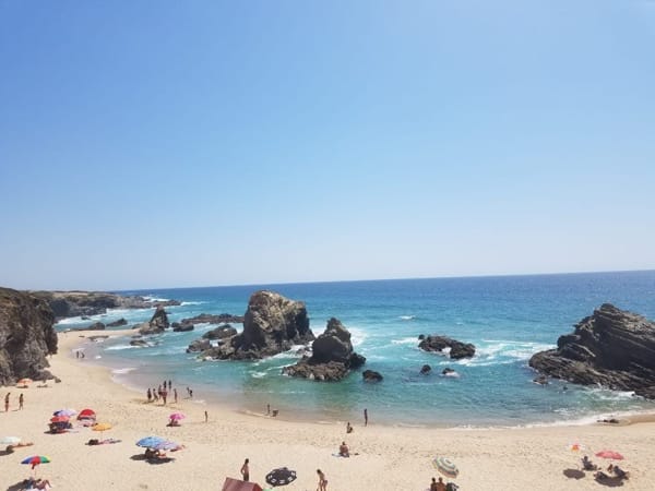Praia da Samoqueira, imperdível na Costa Vicentina