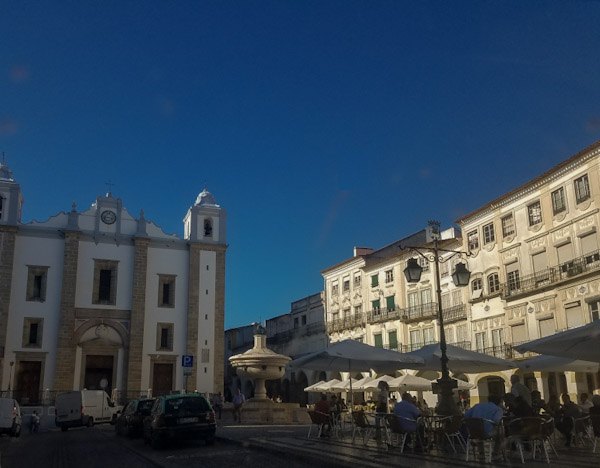 Praça do Giraldo: dica sobre o que fazer em Évora