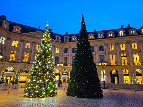 Árvores de Natal da Place Vêndome: imperdível no Natal em Paris