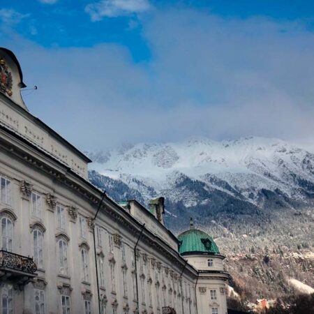 Alpes austríacos emolduram Innsbruck